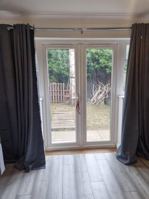 Maidstone Villa 3 Bedroom Free Sports Channels,Parking Sleeps 7 Zewnętrze zdjęcie
