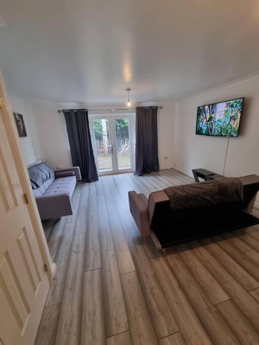Maidstone Villa 3 Bedroom Free Sports Channels,Parking Sleeps 7 Zewnętrze zdjęcie