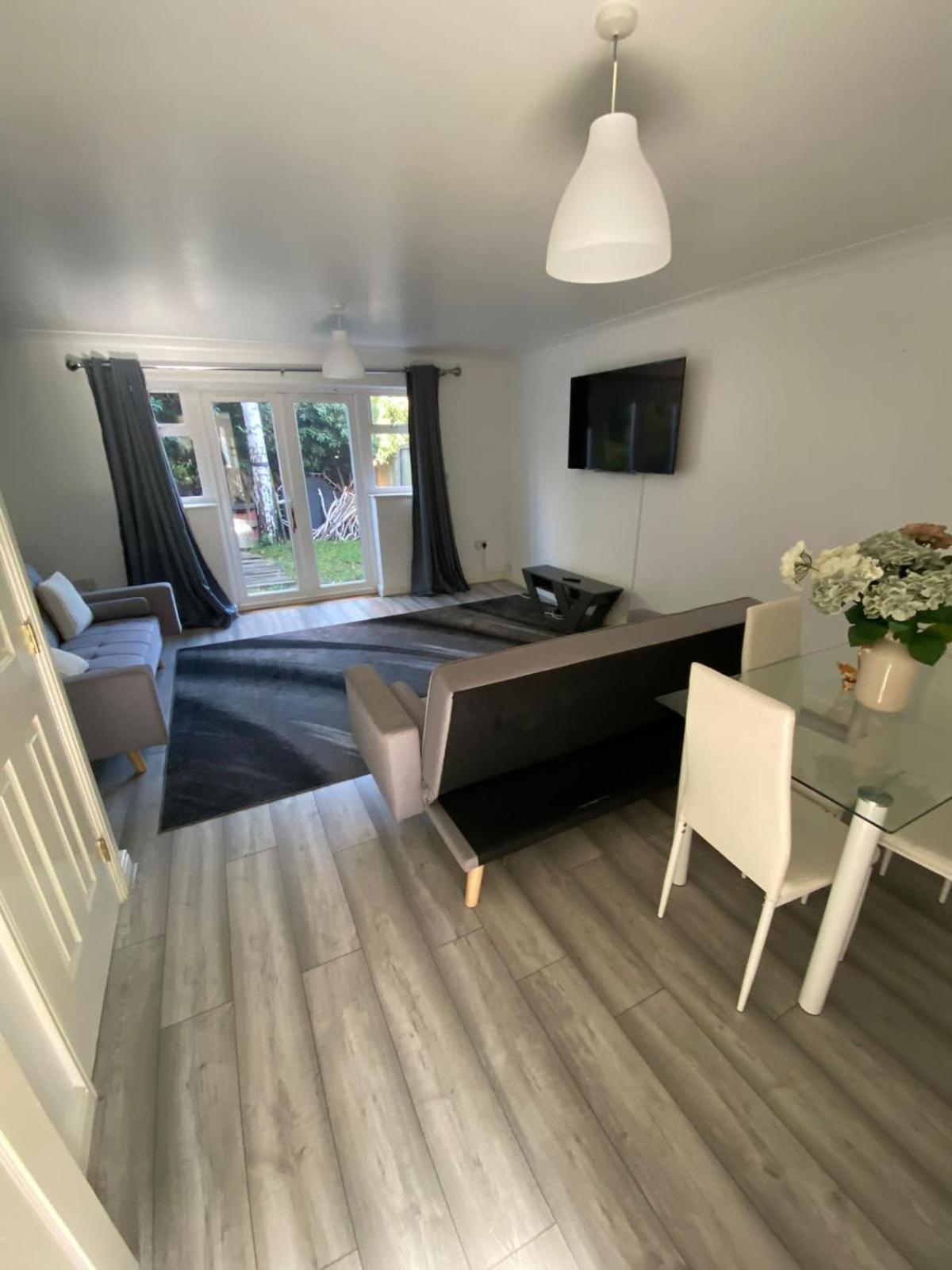 Maidstone Villa 3 Bedroom Free Sports Channels,Parking Sleeps 7 Zewnętrze zdjęcie