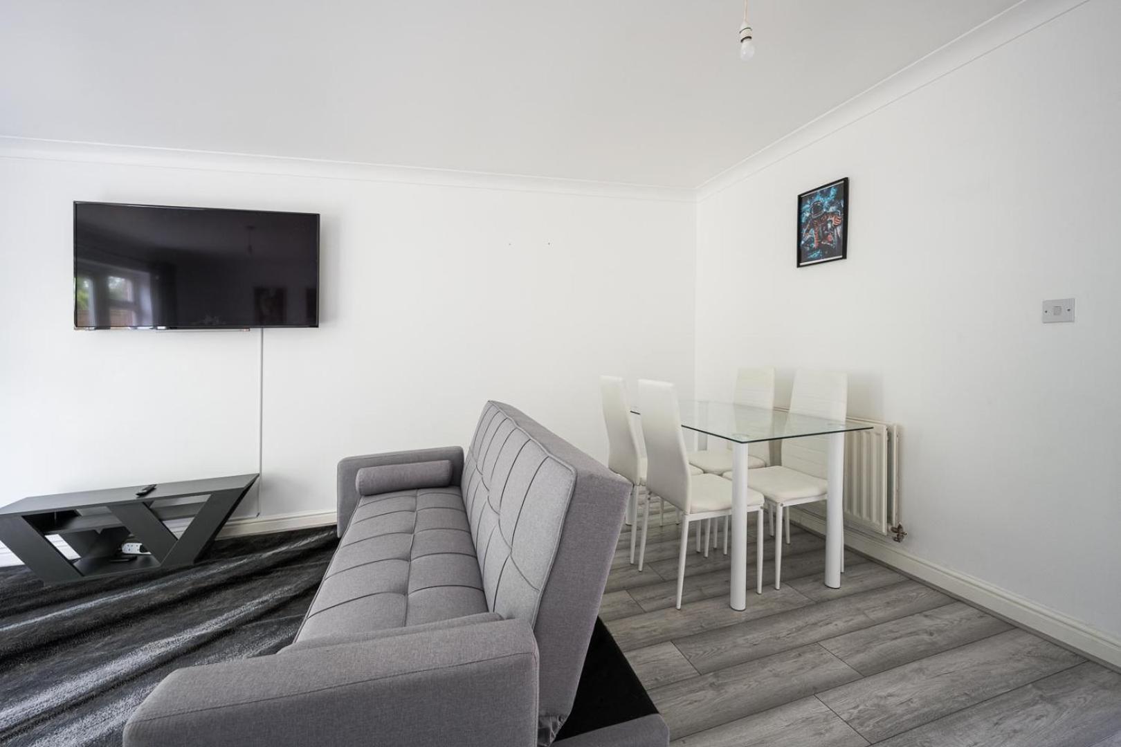 Maidstone Villa 3 Bedroom Free Sports Channels,Parking Sleeps 7 Zewnętrze zdjęcie