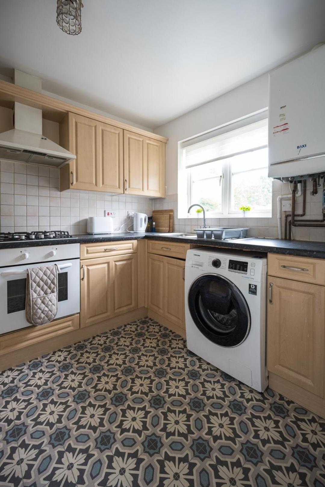Maidstone Villa 3 Bedroom Free Sports Channels,Parking Sleeps 7 Zewnętrze zdjęcie