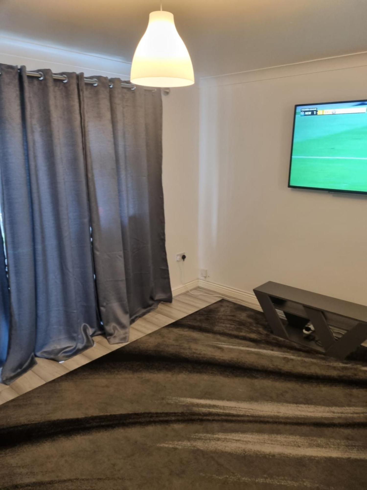 Maidstone Villa 3 Bedroom Free Sports Channels,Parking Sleeps 7 Zewnętrze zdjęcie